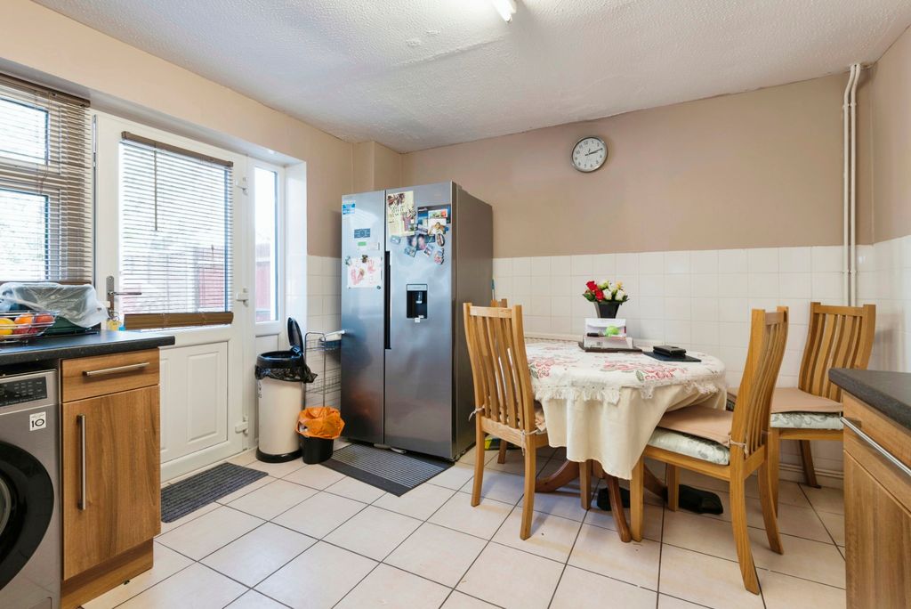 Property photo 3 of 17 Kitchen/Diner
