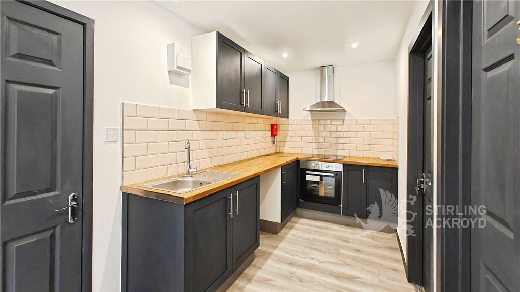 Property photo 2 of 11 Kitchen