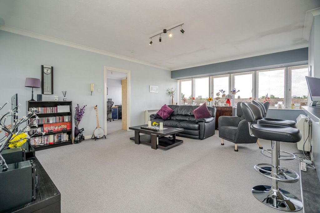 Property photo 3 of 24