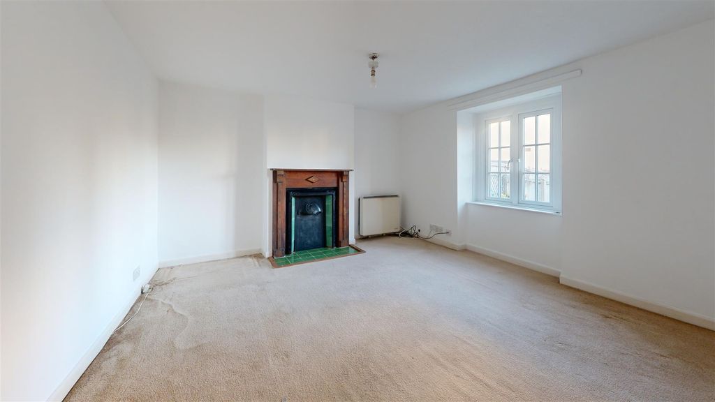 Property photo 2 of 13 Living-Room (28).Jpg