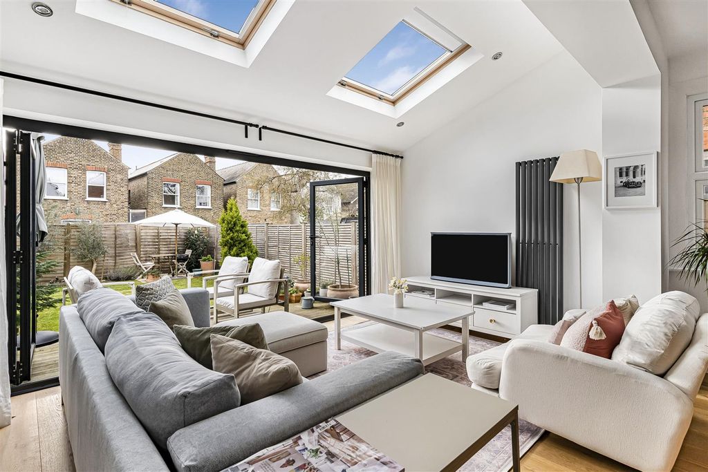 Property photo 3 of 39