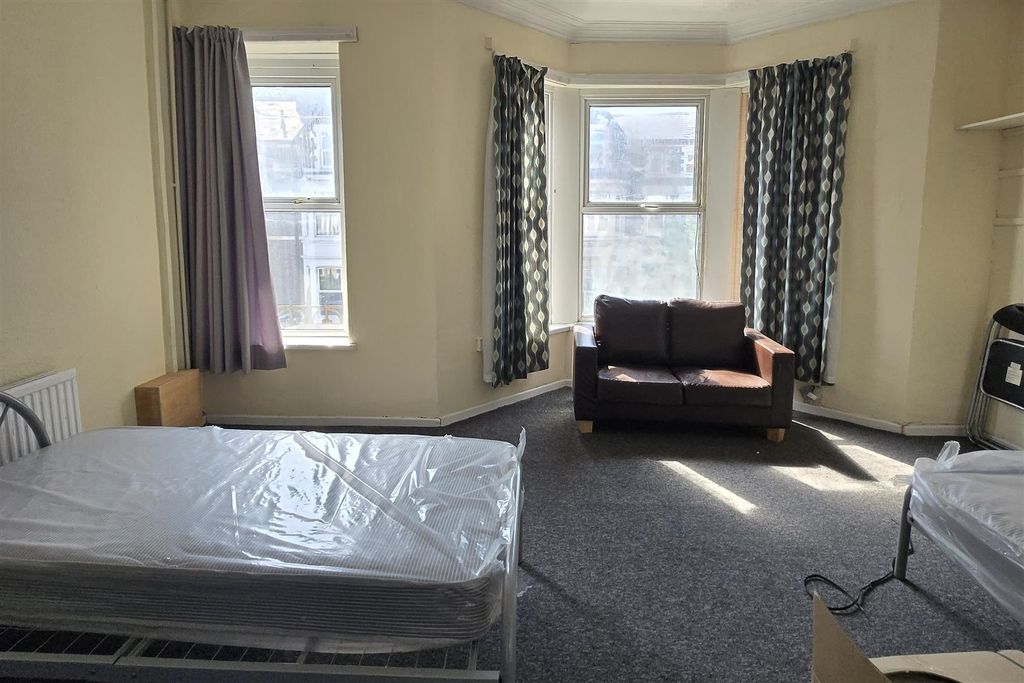 Property photo 2 of 10 20250424_143230.Jpg