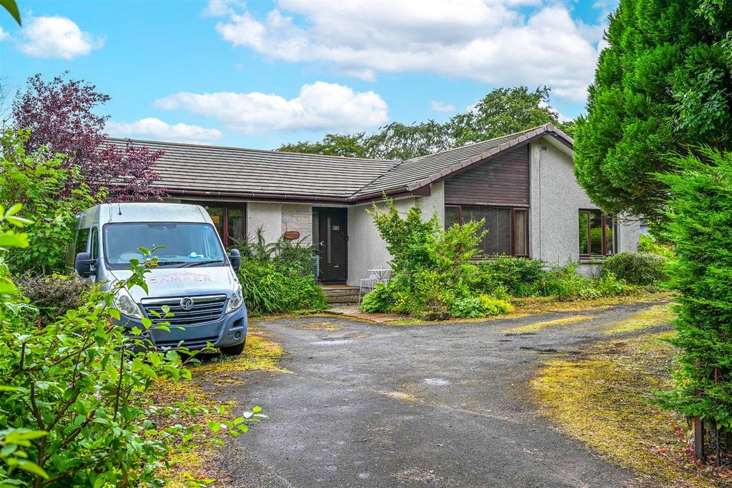 Property photo 2 of 32