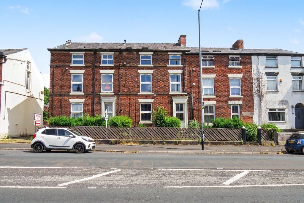 Property photo 1 of 12 30C Park Road, Chorley, Lancashire, Pr7 1Qu