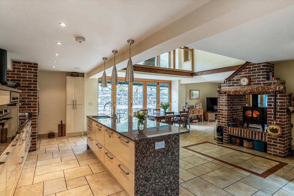 Property photo 2 of 25 Image