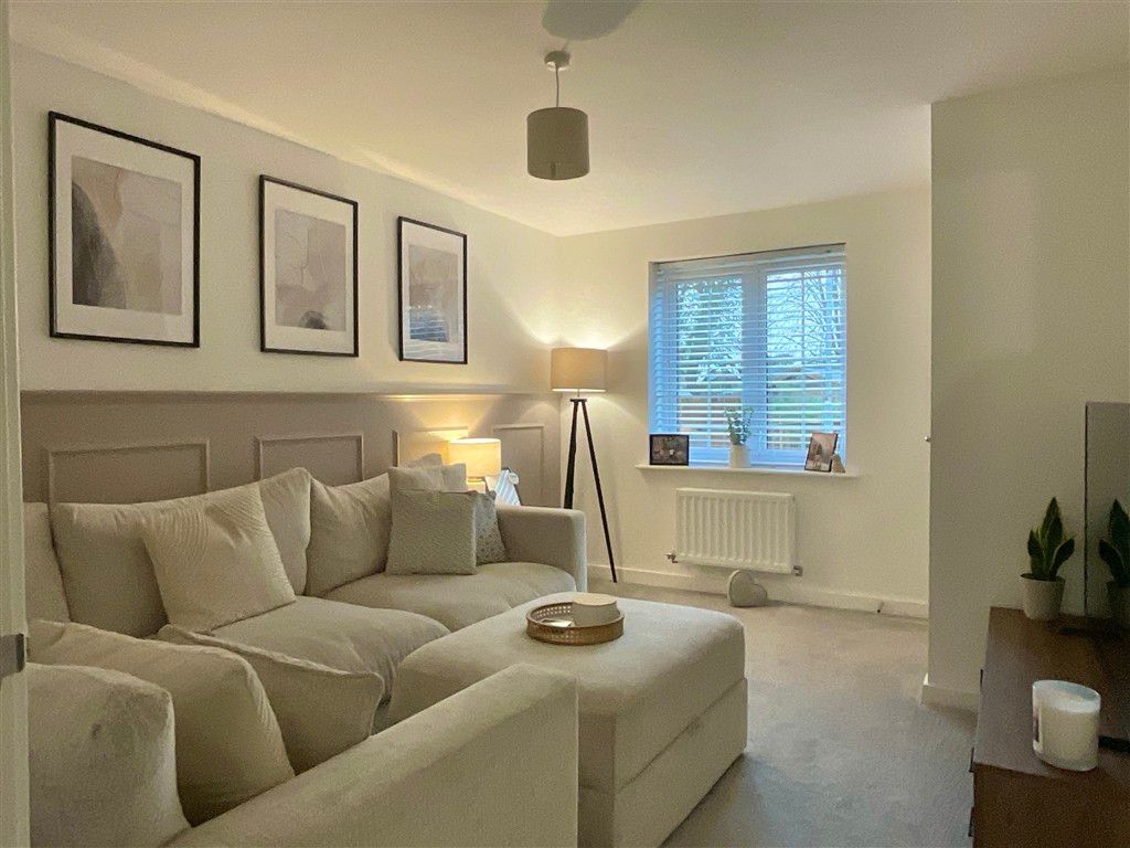 Property photo 2 of 16 Lounge