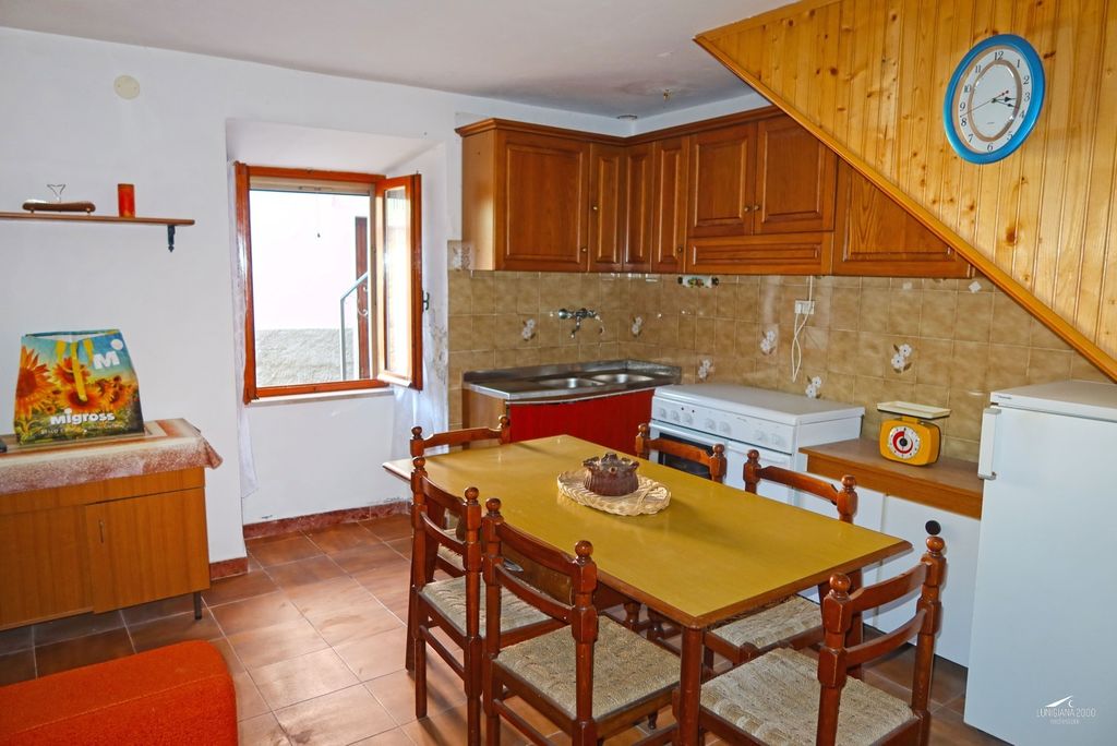 Property photo 2 of 31