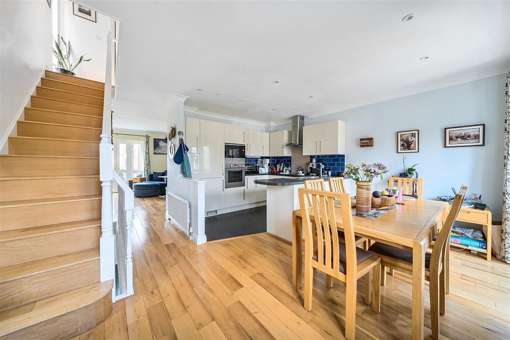 Property photo 3 of 21 Dining Kitchen H.Jpg