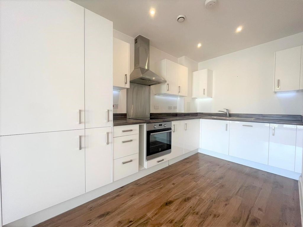 Property photo 3 of 11 Kitchen.Jpg