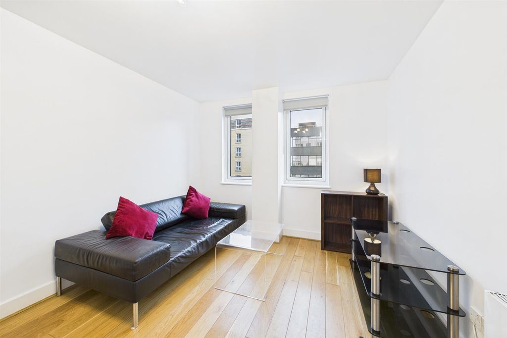 Property photo 2 of 9 Cam02985G0-Pr0076-Still023_Alt.Jpg