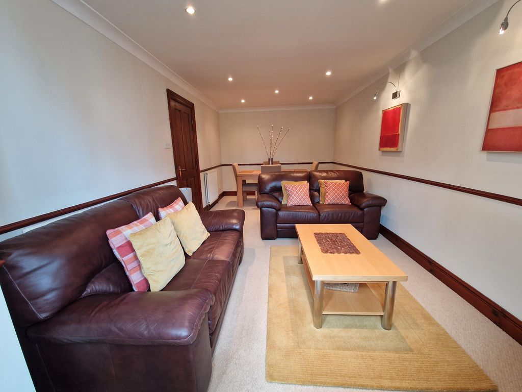 Property photo 3 of 18 Lounge