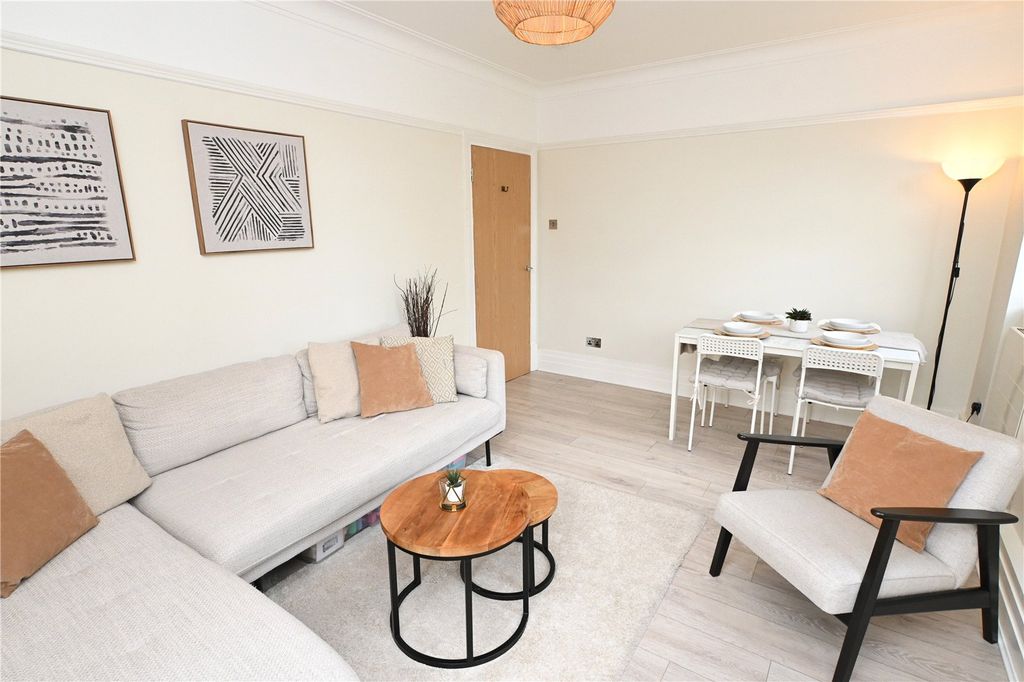 Property photo 3 of 18 Picture No. 09