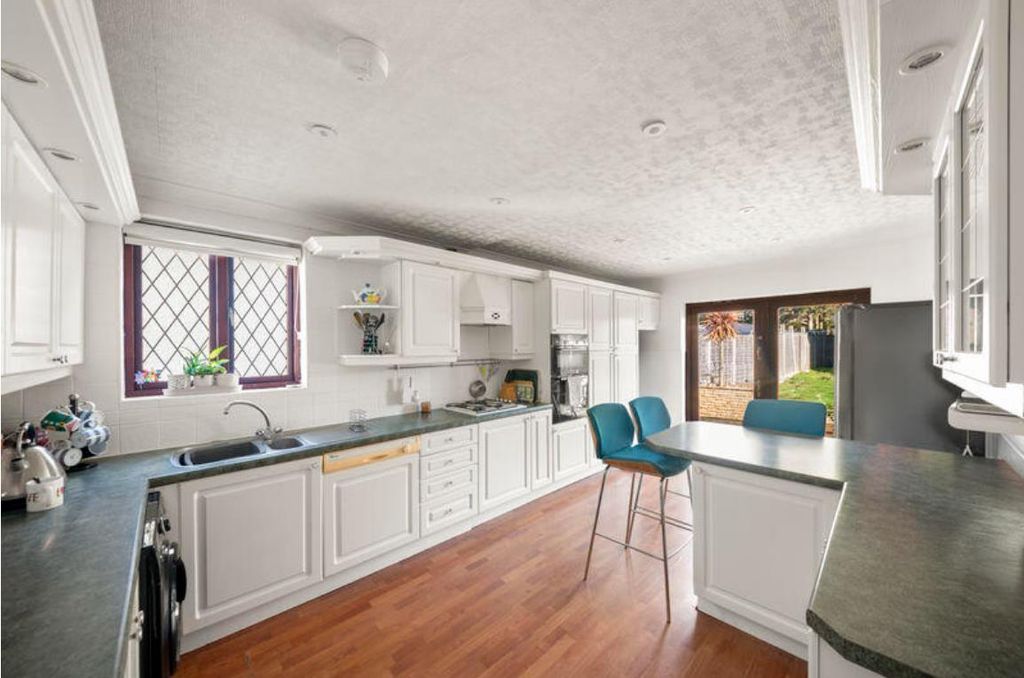 Property photo 3 of 19