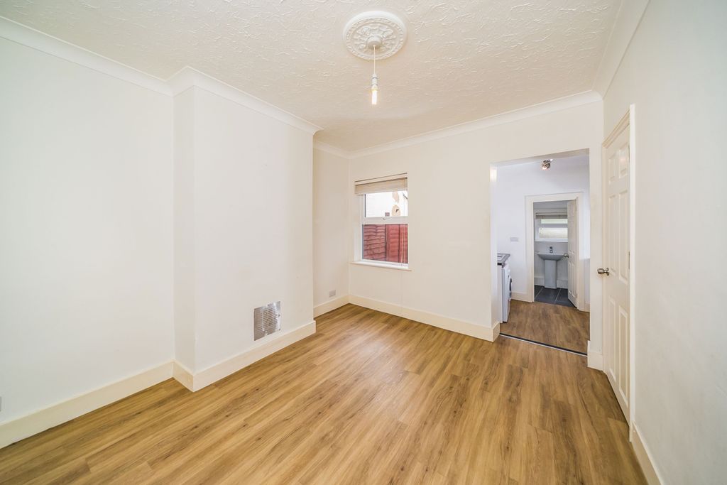 Property photo 2 of 10 13c5Ddf9-61F7-491c-B