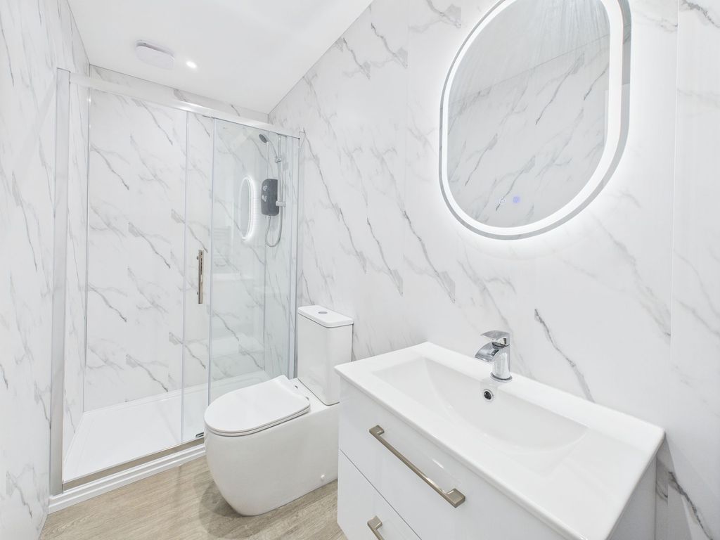 Property photo 3 of 13 Modern Bathroom Featuring A Glass-Enclosed Shower ...