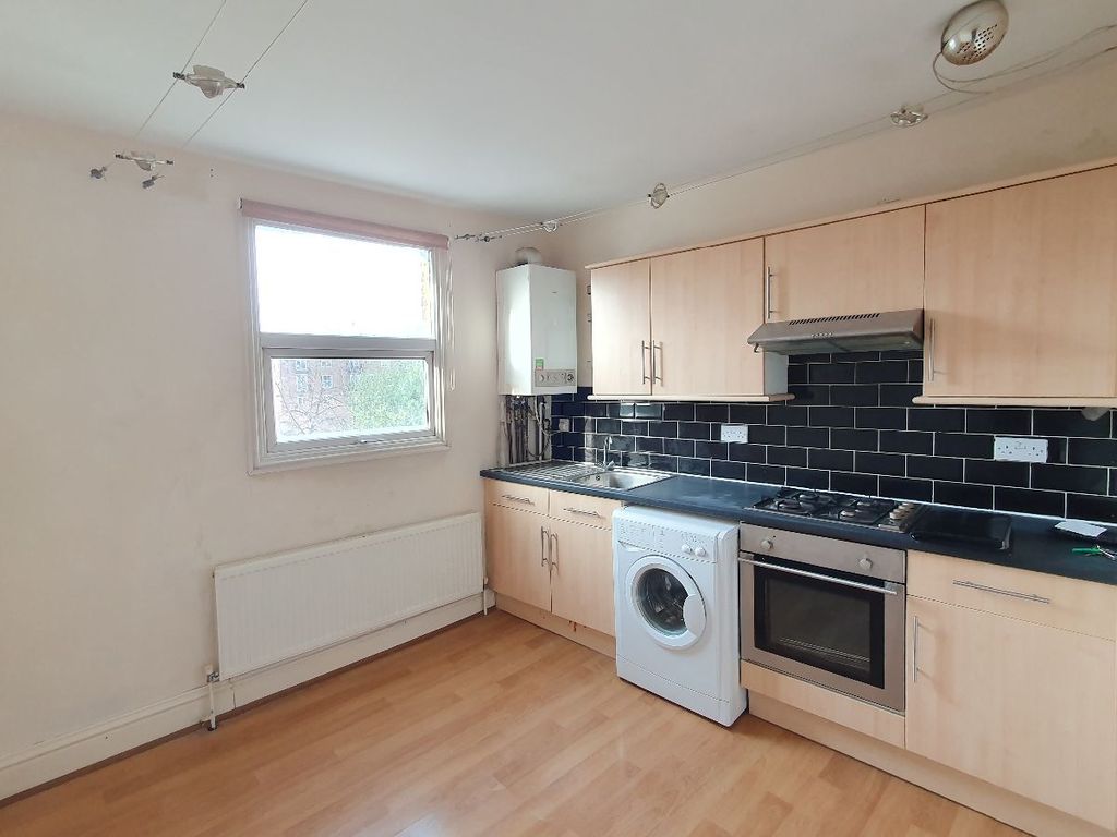 Property photo 2 of 10 Kitchen