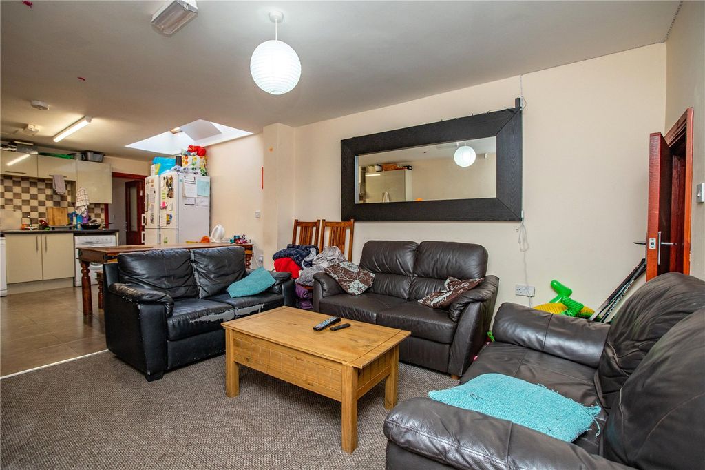 Property photo 2 of 19 Picture No. 30