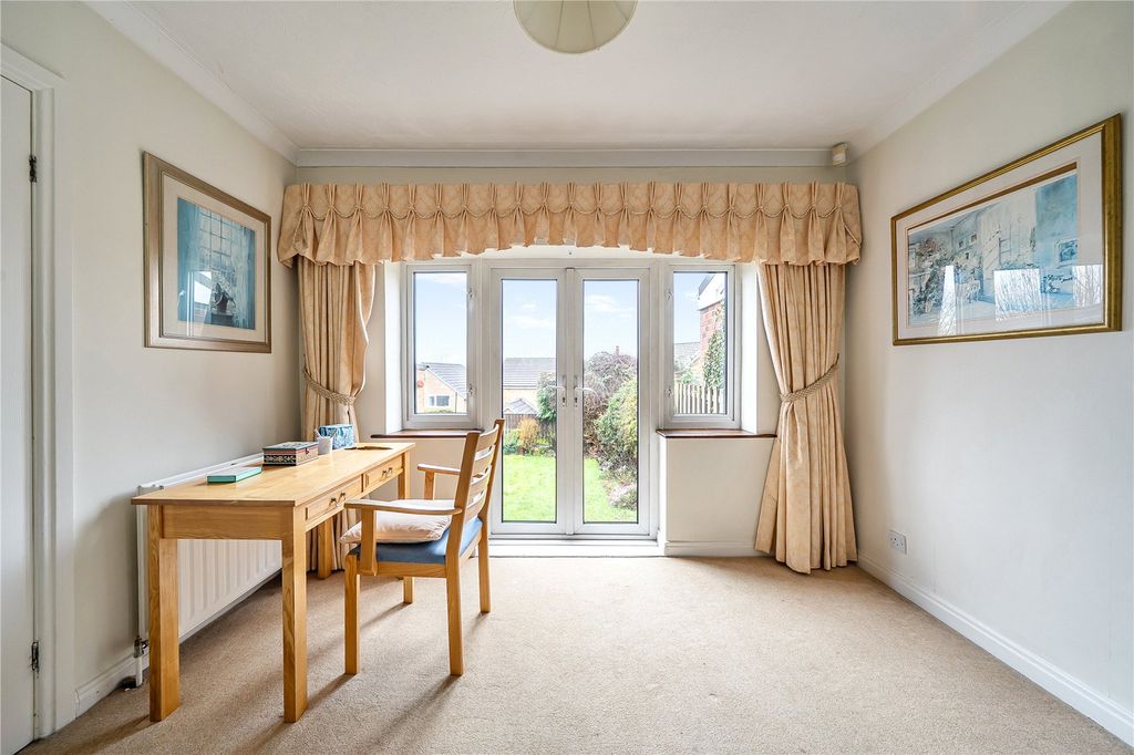 Property photo 3 of 18 Dining Area