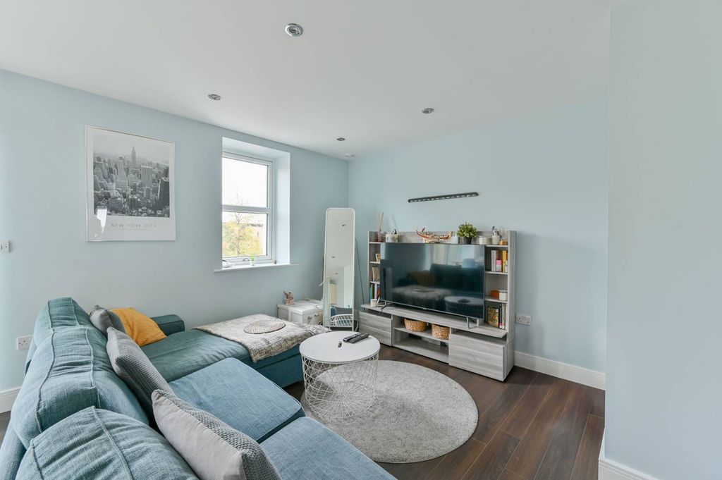 Property photo 3 of 12