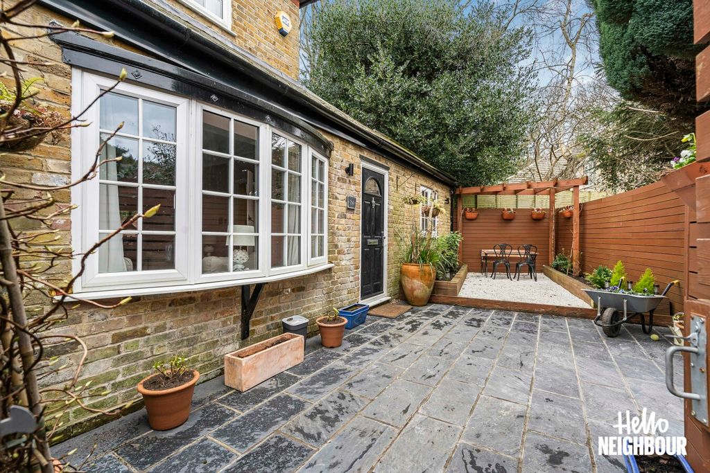 Property photo 1 of 17 Photo 0