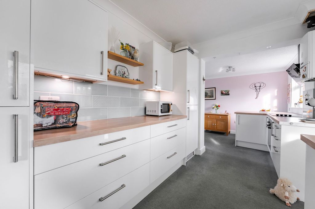 Property photo 3 of 22