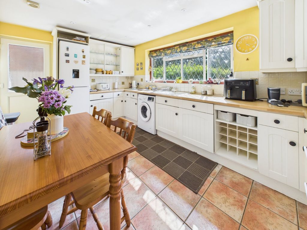 Property photo 2 of 20 Kitchen