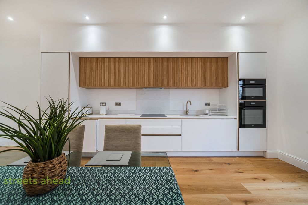 Property photo 2 of 20 Fc7A2487-6F38-43A...