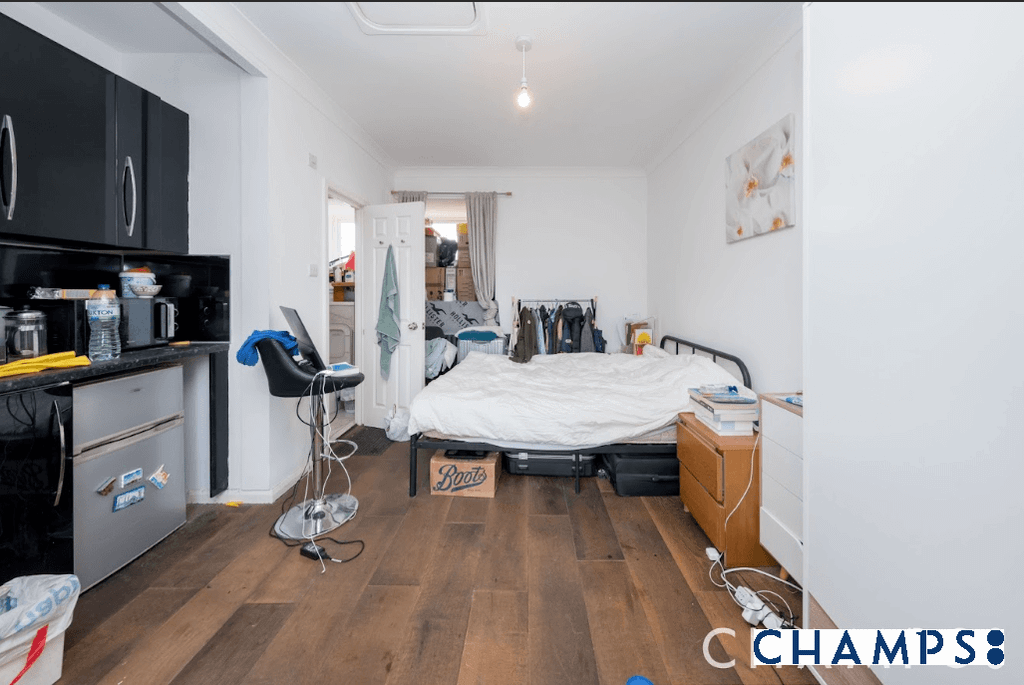 Property photo 1 of 6 Studio
