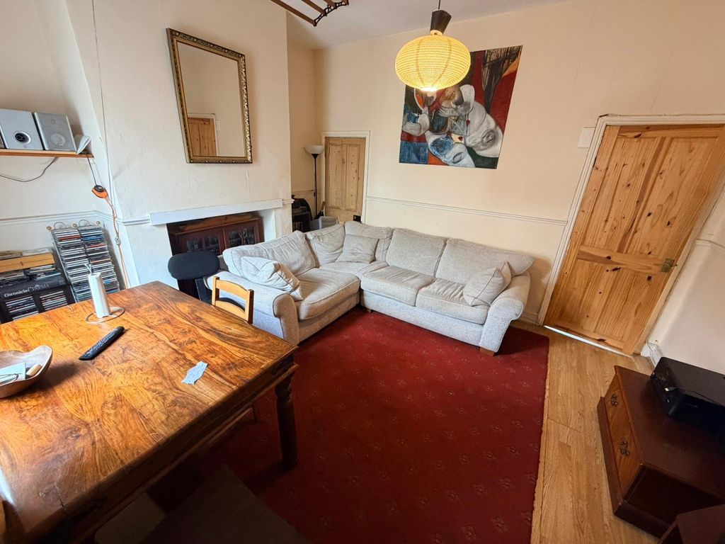 Property photo 2 of 10 Picture No. 21