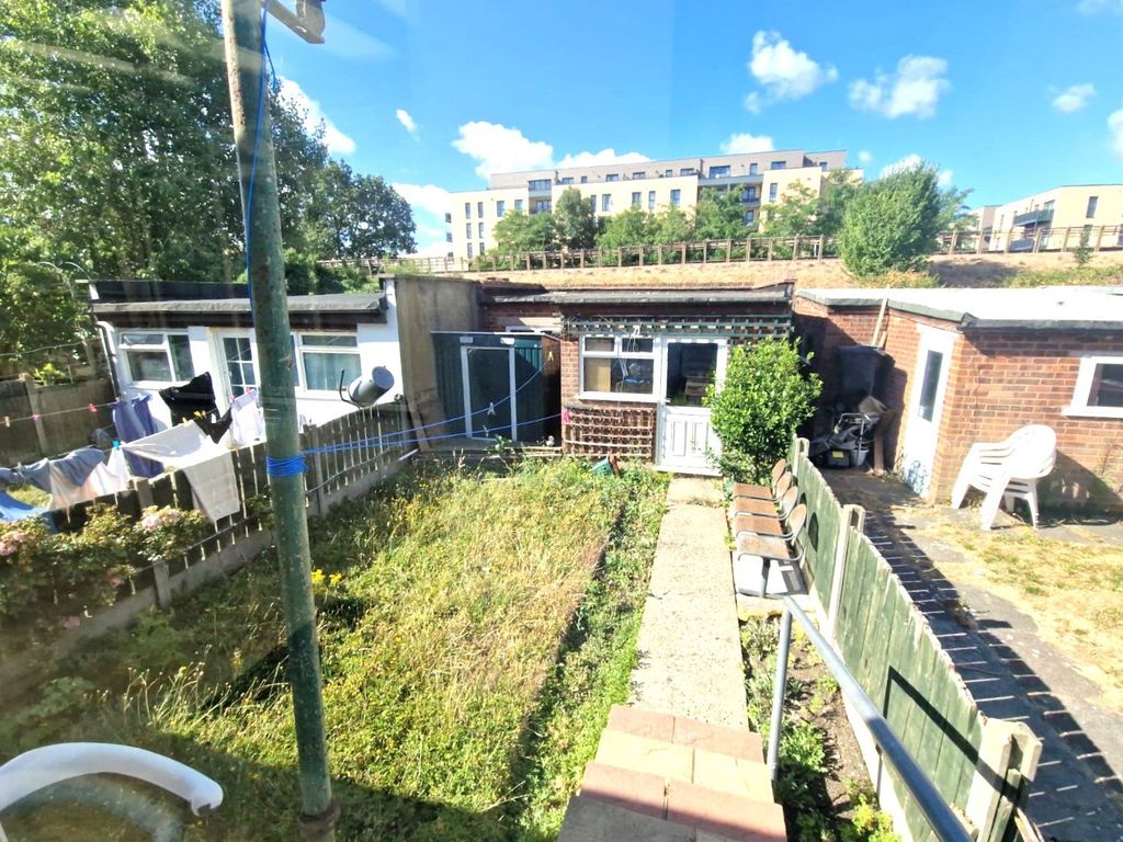 Property photo 3 of 17 Gallery