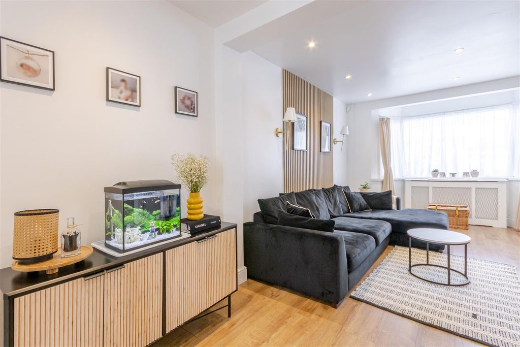 Property photo 3 of 23