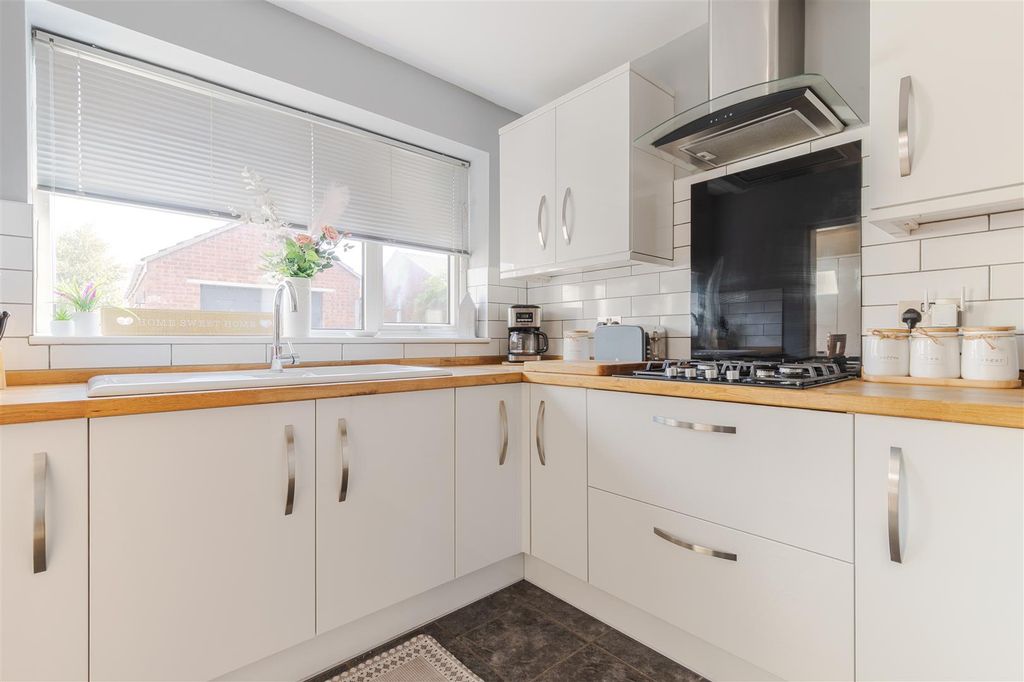 Property photo 2 of 22 Kitchen