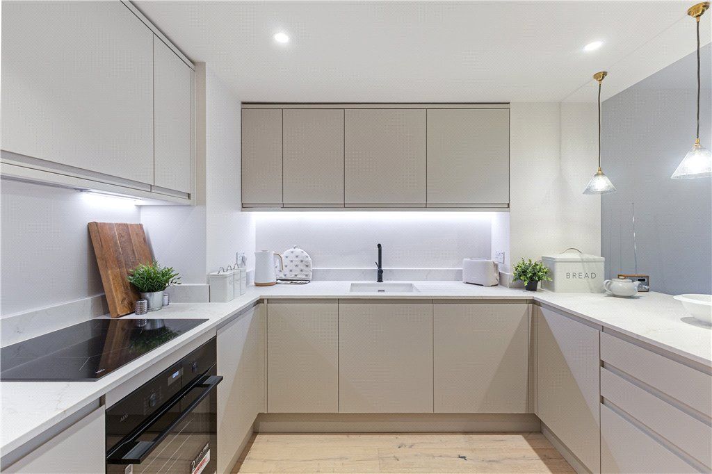 Property photo 2 of 14 Picture No. 17