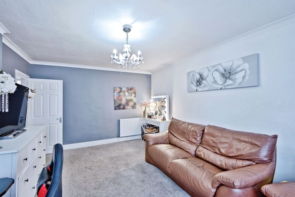 Property photo 3 of 25