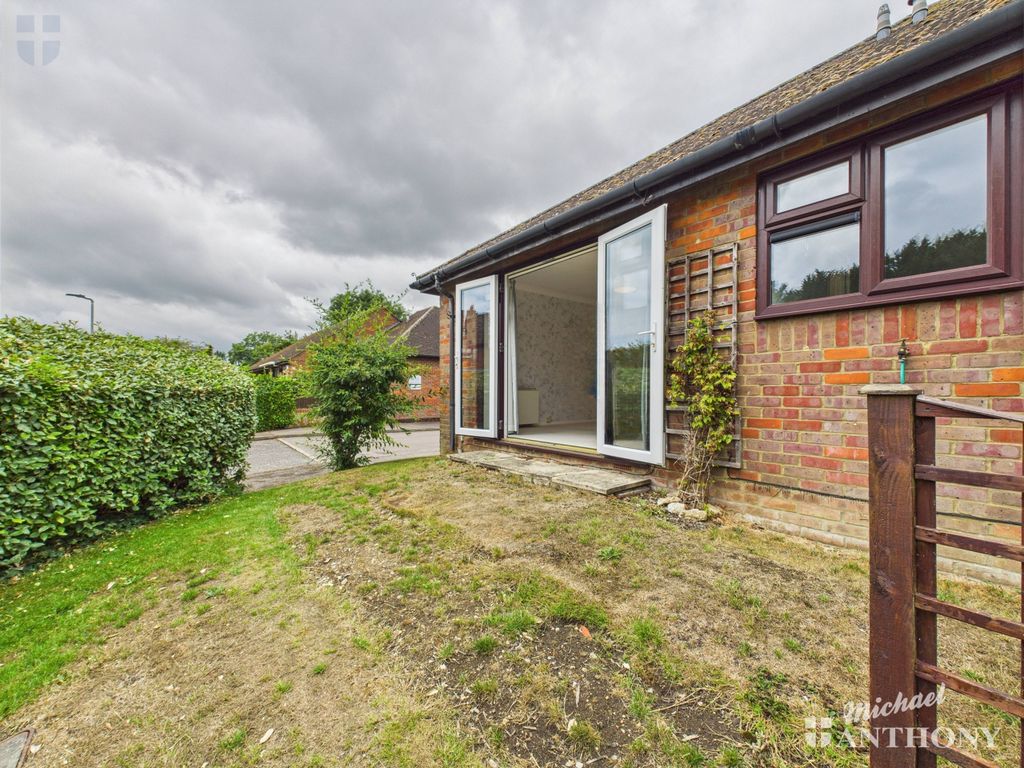 Property photo 3 of 9 Cam03852G0-Pr0365-Still005