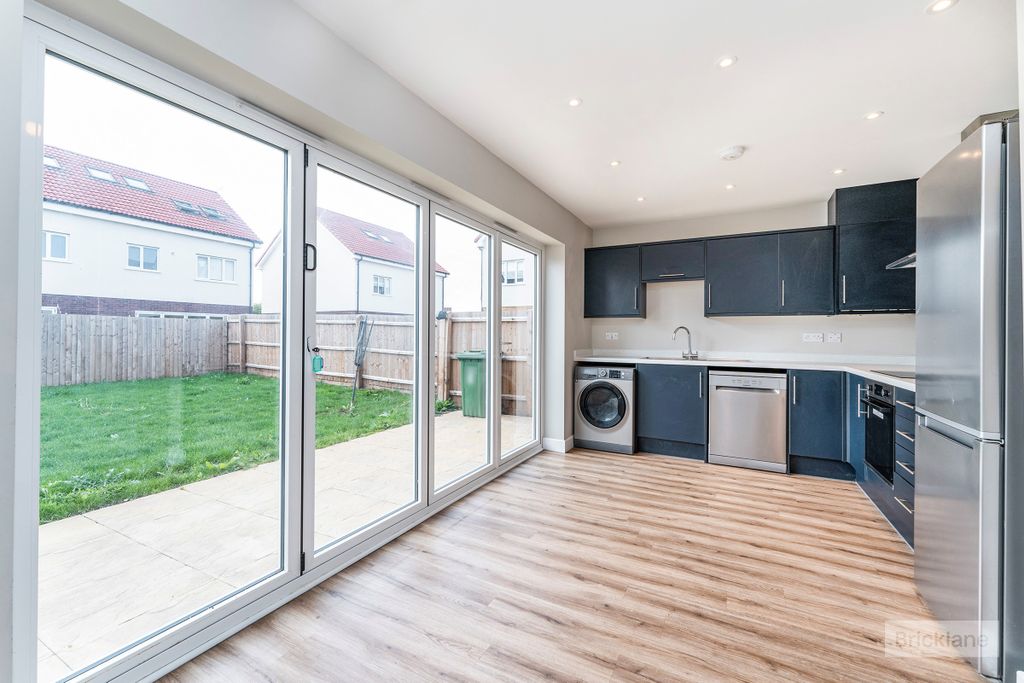 Property photo 2 of 15 Kitchen