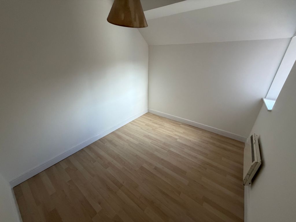 Property photo 2 of 4 Balcony