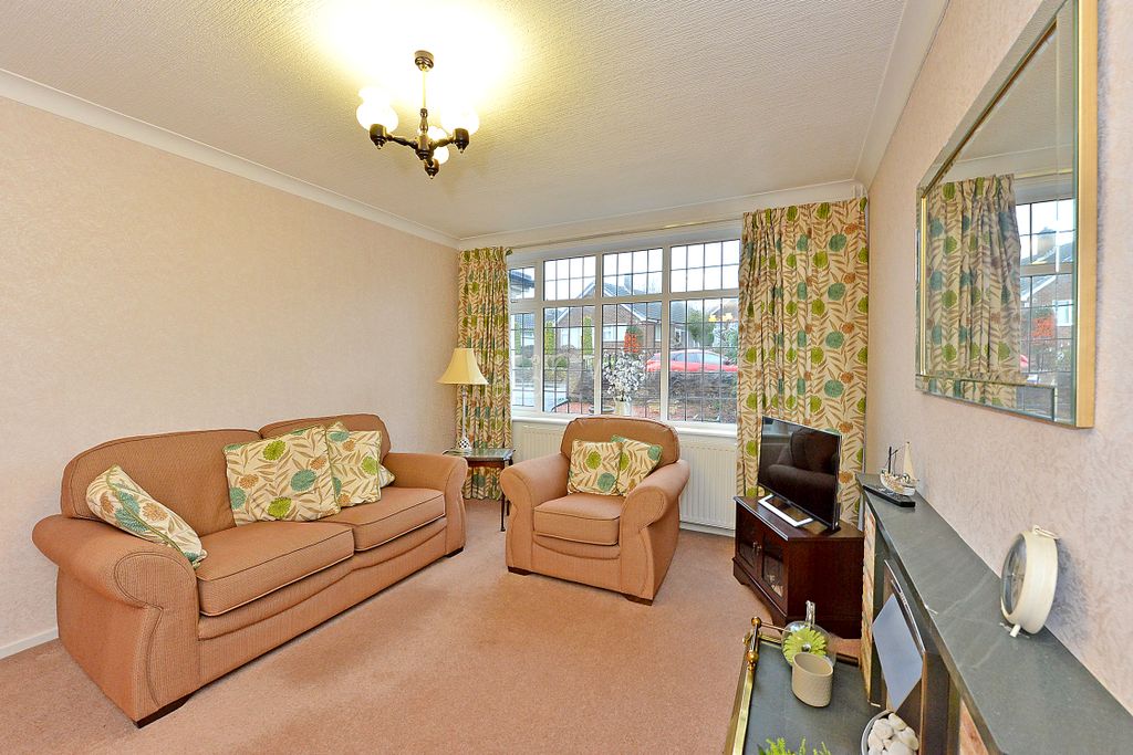 Property photo 3 of 20 Living Room