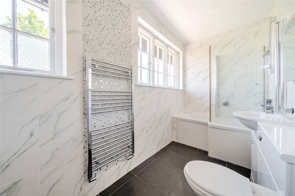 Additional image 9 of 2 bed flat for saleHaslemere, Surrey GU27