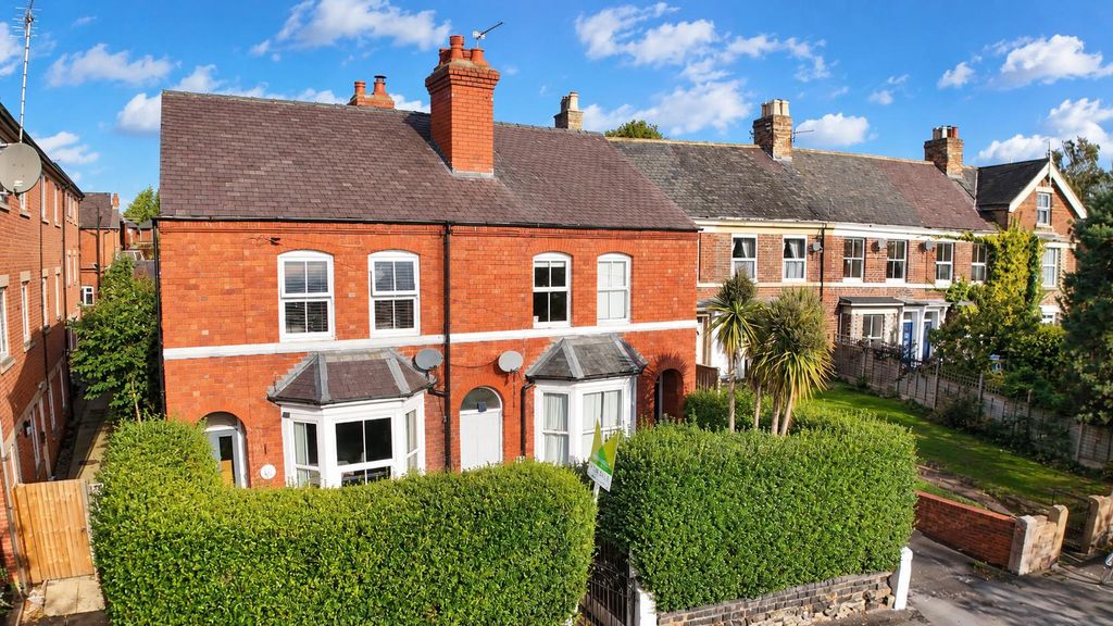 Property photo 1 of 16 Sunny Victorian Terrace For Sale.Png