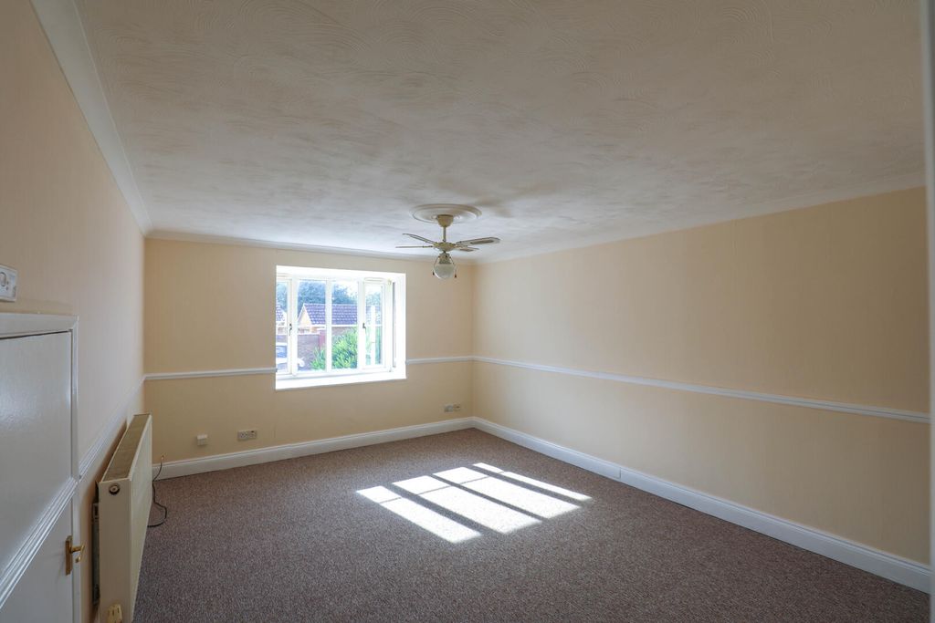 Property photo 2 of 6 Living Room