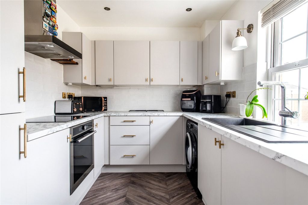 Property photo 3 of 16 Picture 3