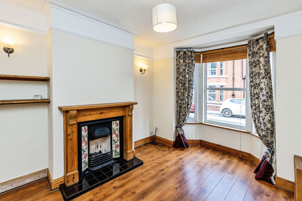 Property photo 2 of 17