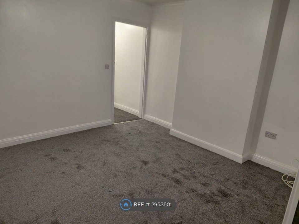Property photo 1 of 16 Front Room
