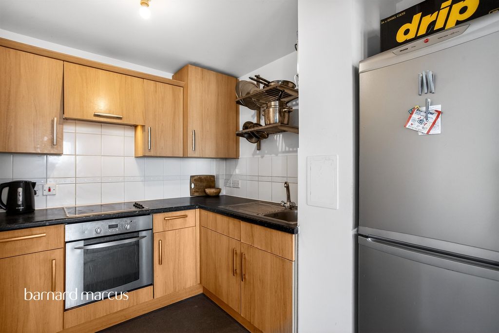 Property photo 3 of 7 Kitchen