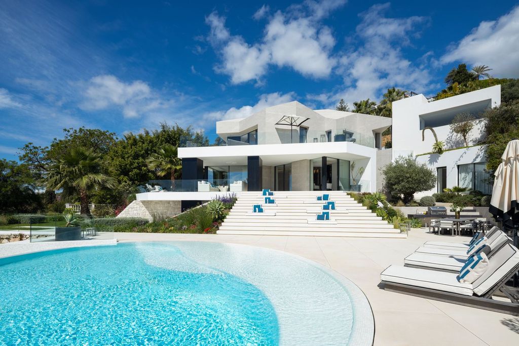 Property photo 1 of 40