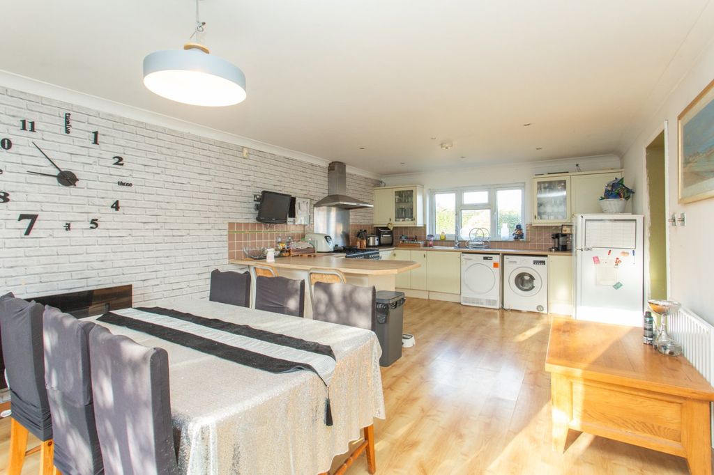 Property photo 2 of 17 Picture 2