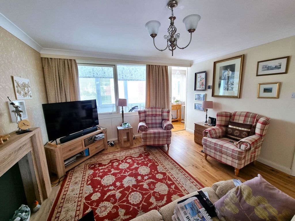 Property photo 2 of 13 Lounge/Diner