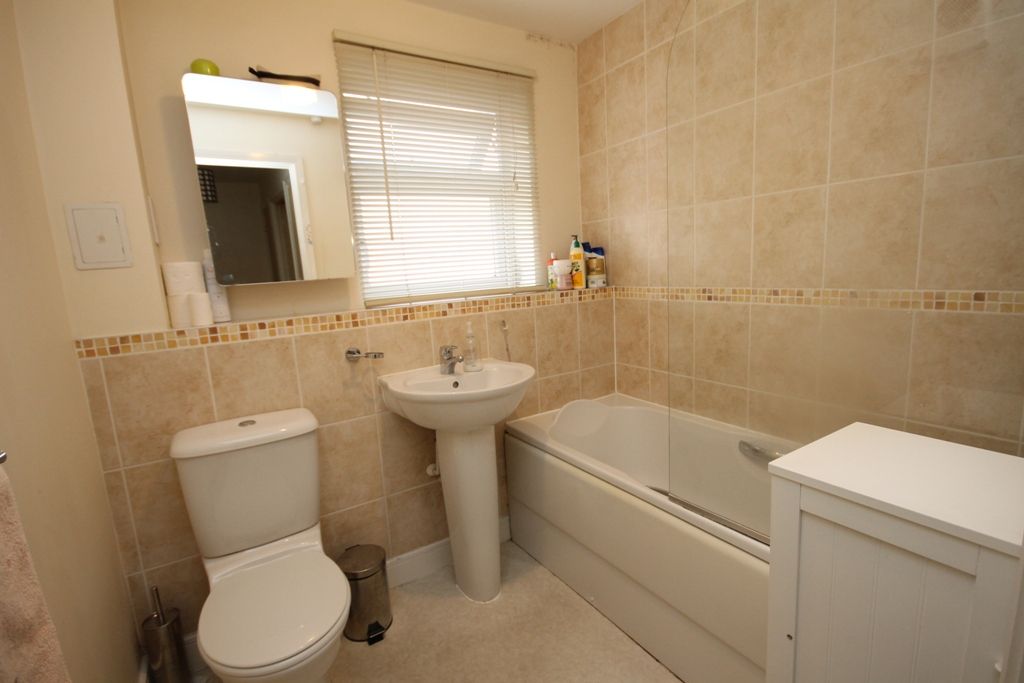 Property photo 3 of 8 Bathroom