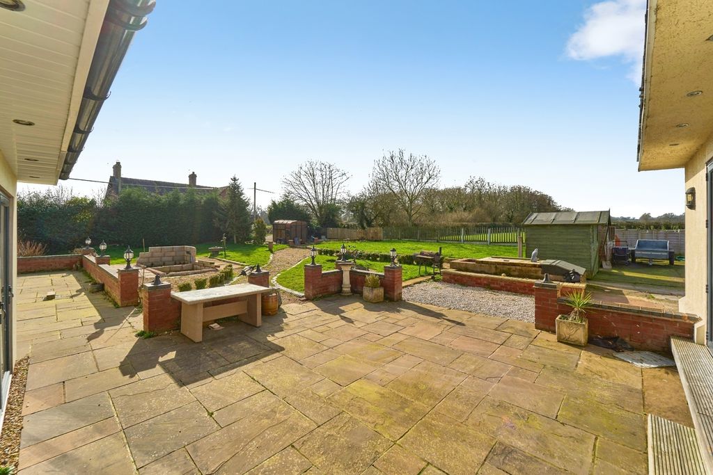 Property photo 3 of 20 Garden